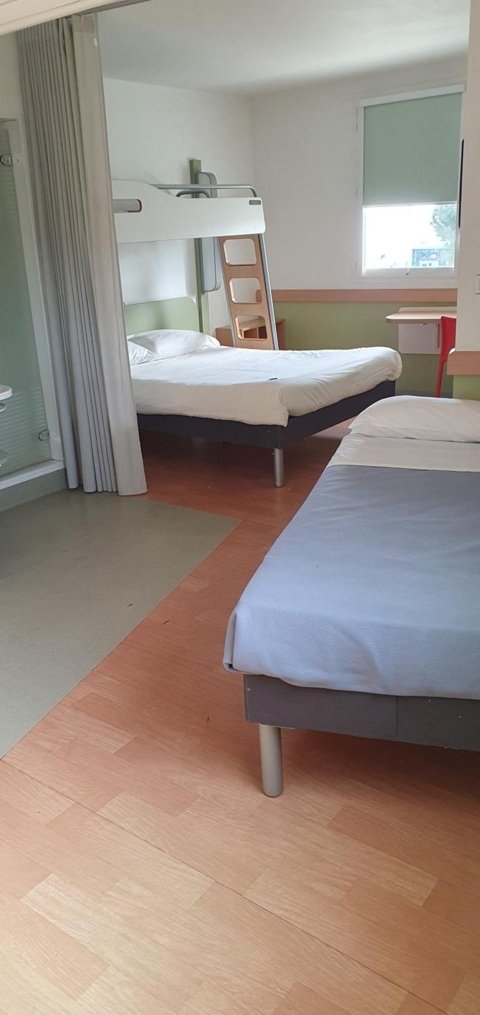 Ibis Budget Roanne Hotel Bagian luar foto