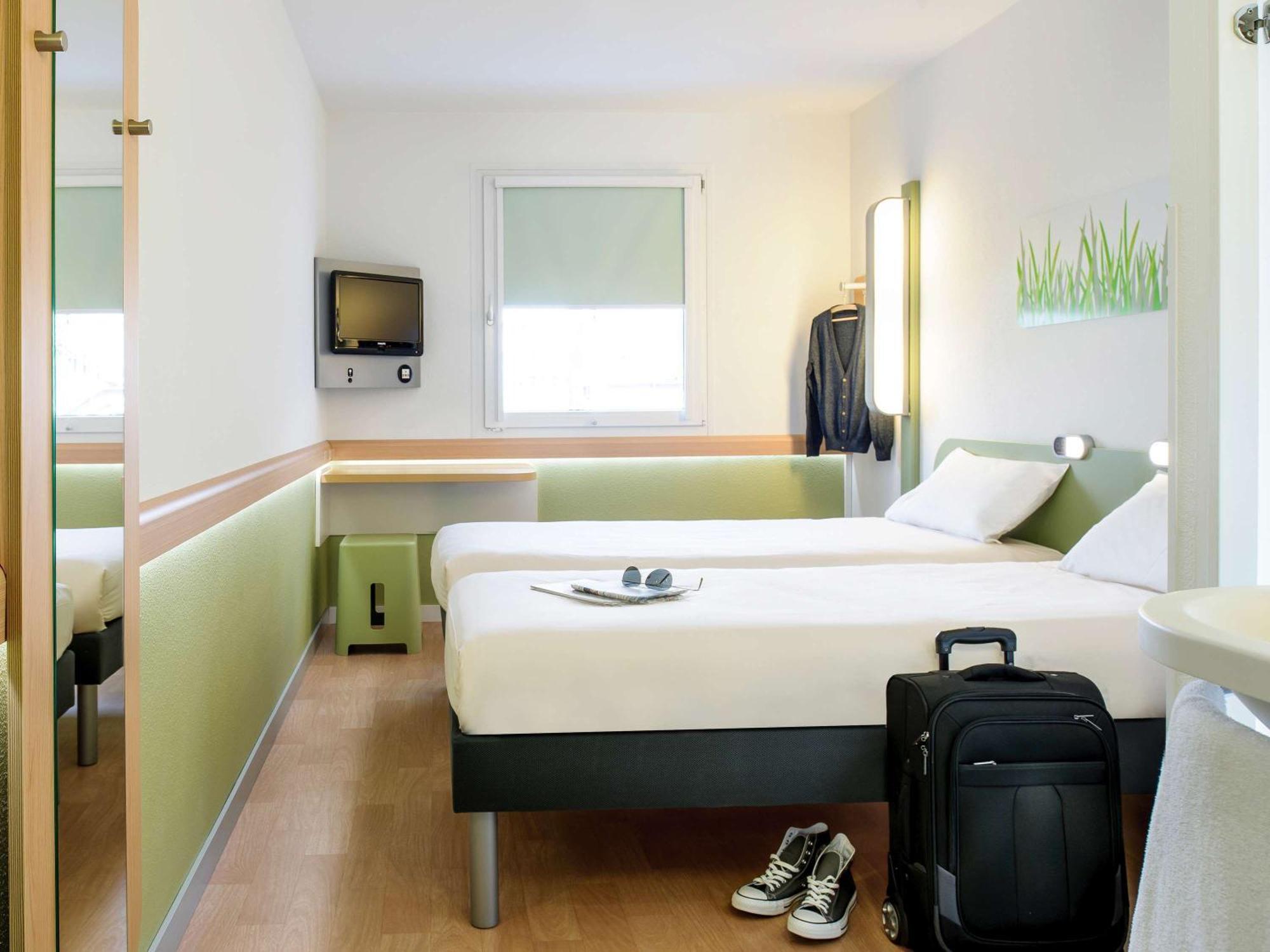 Ibis Budget Roanne Hotel Bagian luar foto